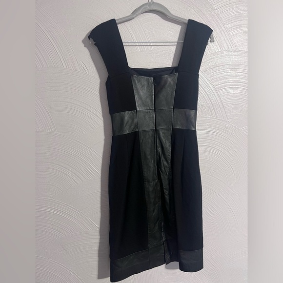 Antonio Melani Women Size 0 Sheath Dress Black Leather Panel Lined Cap Sleeve - Picture 3 of 6